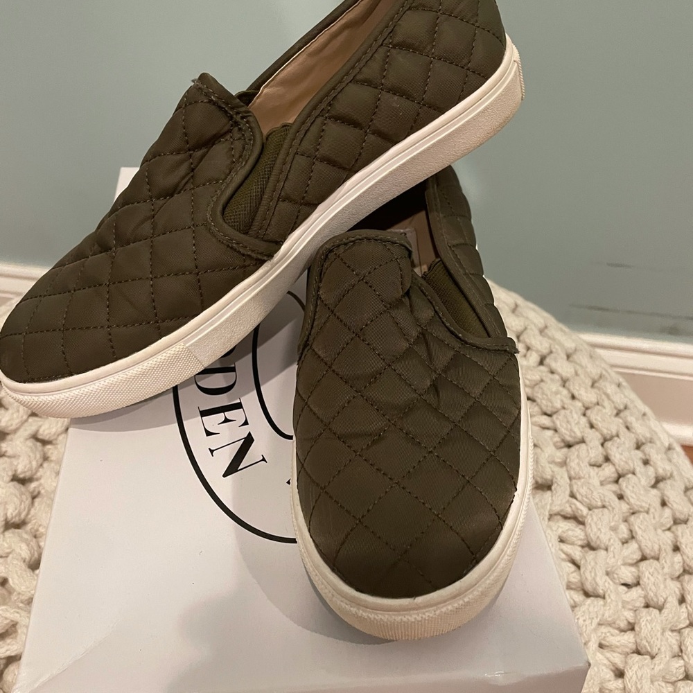 Steve Madden splip on sneakers